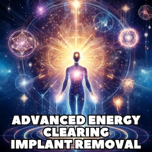 Peut inclure: Œuvre d'art numérique représentant une figure humaine rayonnant de lumière, entourée d'éléments célestes. L'image présente une palette de couleurs vives de bleus, d'oranges et de violets, avec le texte "ADVANCED ENERGY CLEARING IMPLANT REMOVAL" en bas.