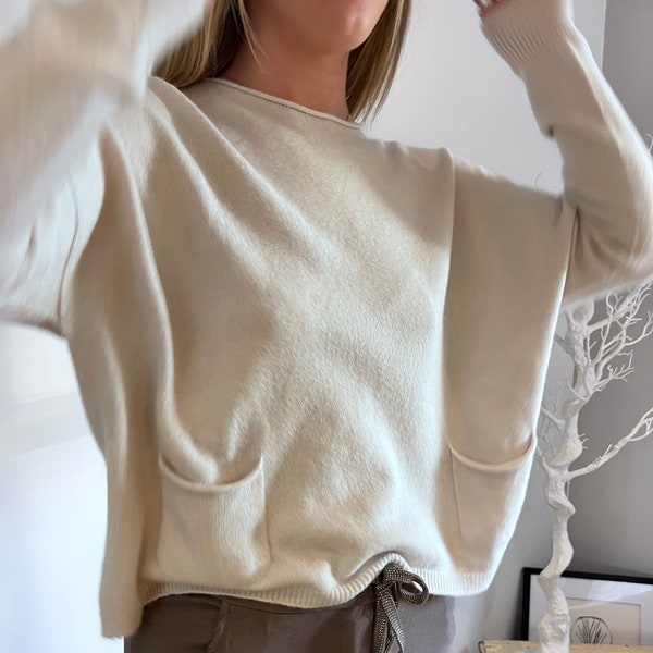 Soft cream jumper with pockets