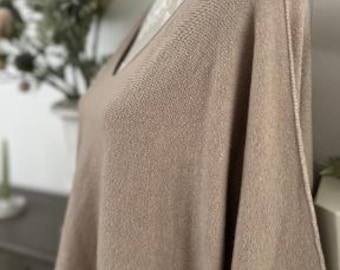 Camelkleurige top met V-hals