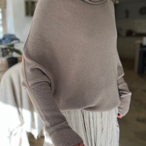 Asymmetric Grey jumper Mocca