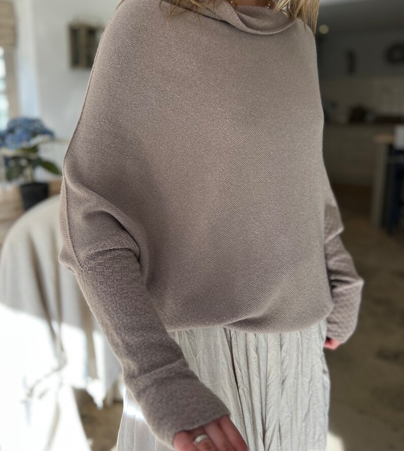 Asymmetric Grey jumper Mocca