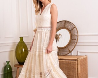 Vrouwelijke lange trouwjurk