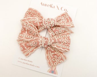 Baby Bow Clip Lace, Neutral hair accessories for Toddlers and Children