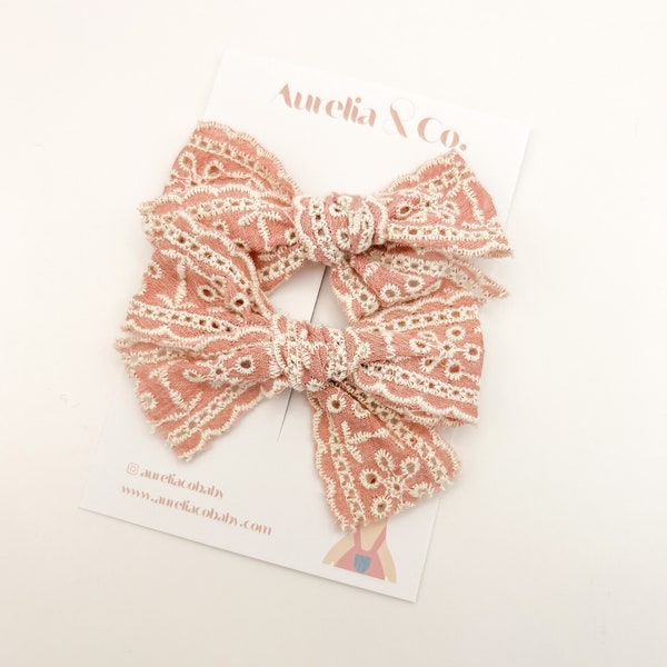 Baby Bow Clip Lace, Neutral hair accessories for Toddlers and Children