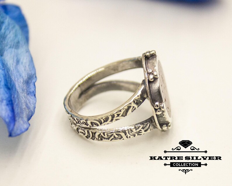 Handgemaakte ring met koraalsteeninleg: 925 sterling zilveren boho-sieraden afbeelding 7