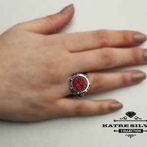 Handgemaakte ring met koraalsteeninleg: 925 sterling zilveren boho-sieraden afbeelding 2