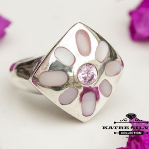Handgjord rosa snäckskalring i sterlingsilver: Nautiska smycken
