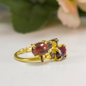 Anillo ovalado de rubí natural de oro ajustable