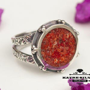 Handgemaakte ring met koraalsteeninleg: 925 sterling zilveren boho-sieraden afbeelding 1