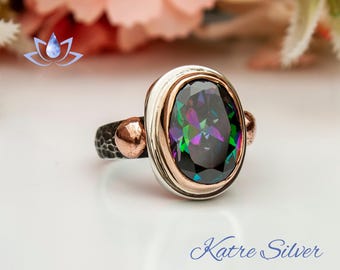 Handgemaakte ovale ring met mystieke topaas: statement ring van 925 sterling zilver