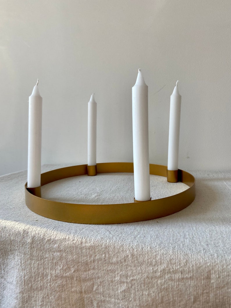 Candle holder Advent wreath Advent Christmas Winter Candles Gold metal ring Around mit weißen Kerzen