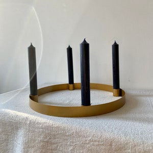 Candle holder Advent wreath Advent Christmas Winter Candles Gold metal ring Around mit schwarzen Kerzen