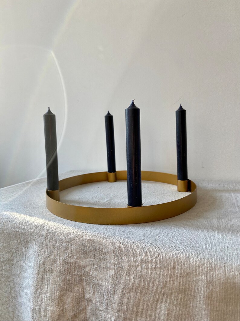 Candle holder Advent wreath Advent Christmas Winter Candles Gold metal ring Around mit schwarzen Kerzen