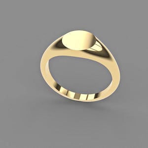 Peut inclure: Une bague signet en or avec un dessus rond et lisse.