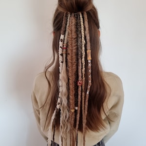 Elastic Boho Dread Ponytail in light brown blends