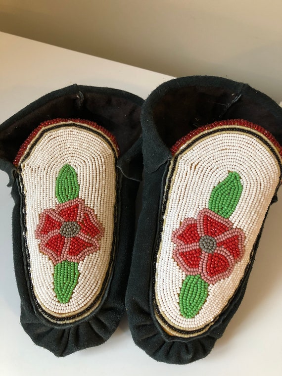 Native American Crafted Dyed Moose Hide Beaded Moccasins Native