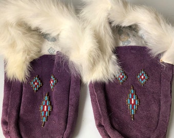 Native American Moose hide beaded moccasins - Native American Arts and Crafts - Indigenous Crafts - Slippers - Handcrafted - Made in Canada