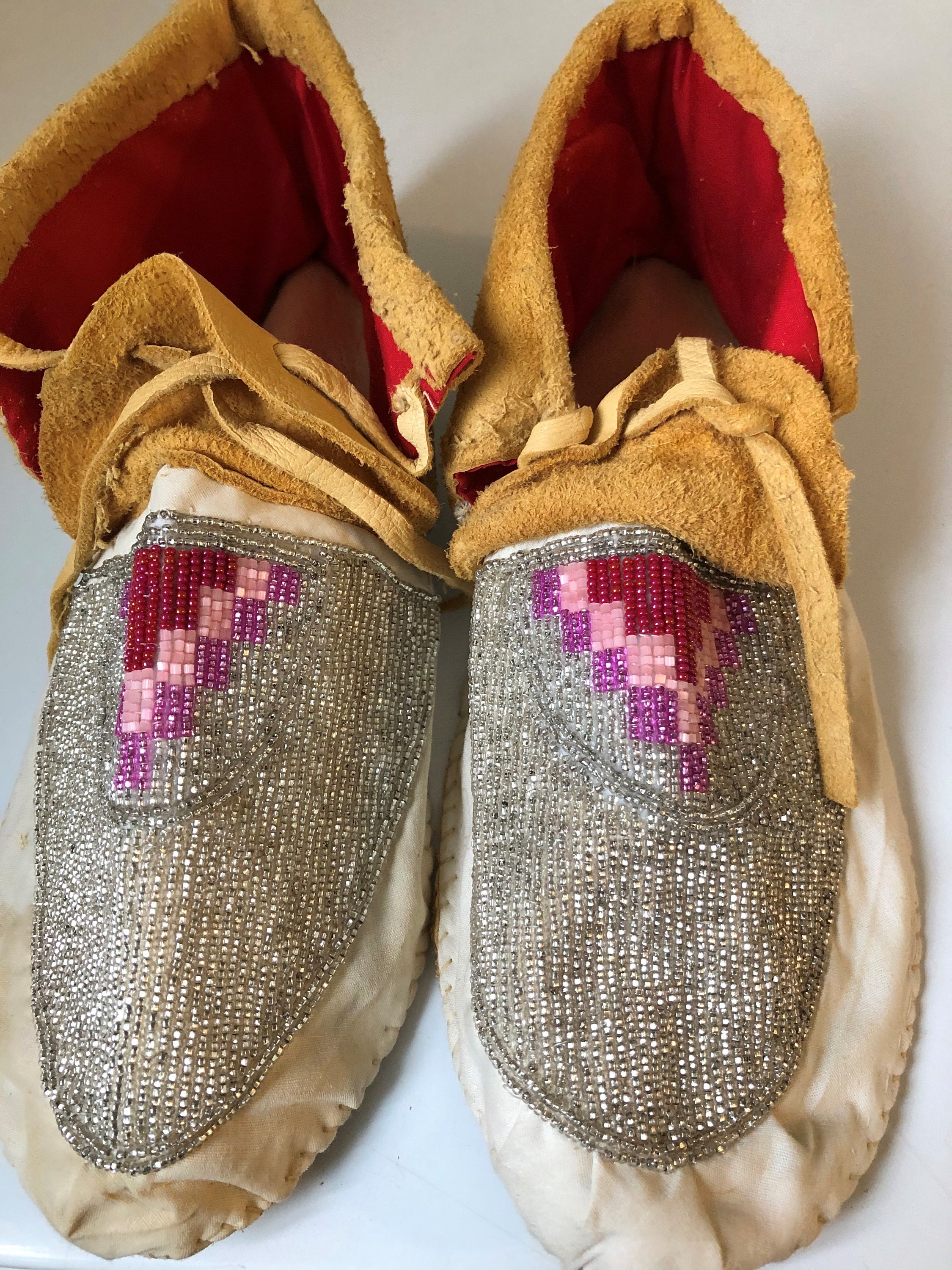Native American Moose hide beaded moccasins - Native American Arts and Crafts - Indigenous Crafts - Slippers - Handcrafted - Made in Canada