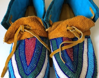 Native American Moose hide beaded moccasins - Native American Arts and Crafts - Indigenous Crafts - Slippers - Handcrafted - Made in Canada