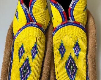 Native American Moose hide beaded moccasins - Native American Arts and Crafts - Indigenous Crafts - Slippers - Handcrafted - Made in Canada