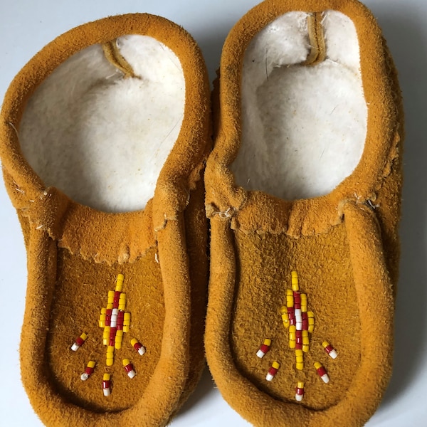 Native American Toddler/Child Beaded Leather Moccasins - Native American Arts and Crafts - Indigenous Art - Beading - Slippers - Canada