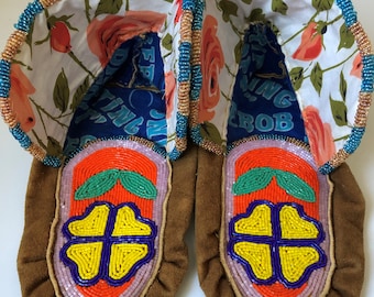 Native American Moose hide beaded moccasins - Native American Arts and Crafts - Indigenous Crafts - Slippers - Handcrafted - Made in Canada