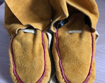 ネイティブアメリカンのムース皮革タートルデザインビーズモカシン