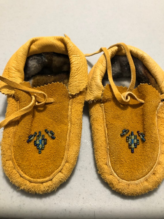 Premium AI Image | Cute Ideas Moccasins for Children With Suede Material  Earth Tones Cozy creative new concept design