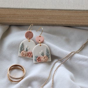 Handmade clay earrings| floral clay earrings| flower earrings| polymer clay jewelry| hypoallergenic| dangle| cute earrings| lightweight