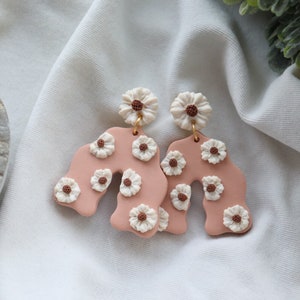 Clay earrings| Handmade clay earrings| floral clay earrings| dangle clay earrings| handmade polymer clay earrings| clay jewelry