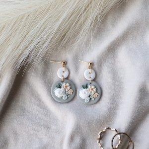 Clay earrings| polymer clay flower earrings| floral clay earrings| flower clay earrings| handmade earrings| clay earrings|