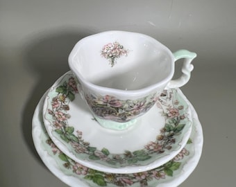 Brambley Hedge お皿2枚とカップの3点セット il_340x270.7265468255_dlju.jpg