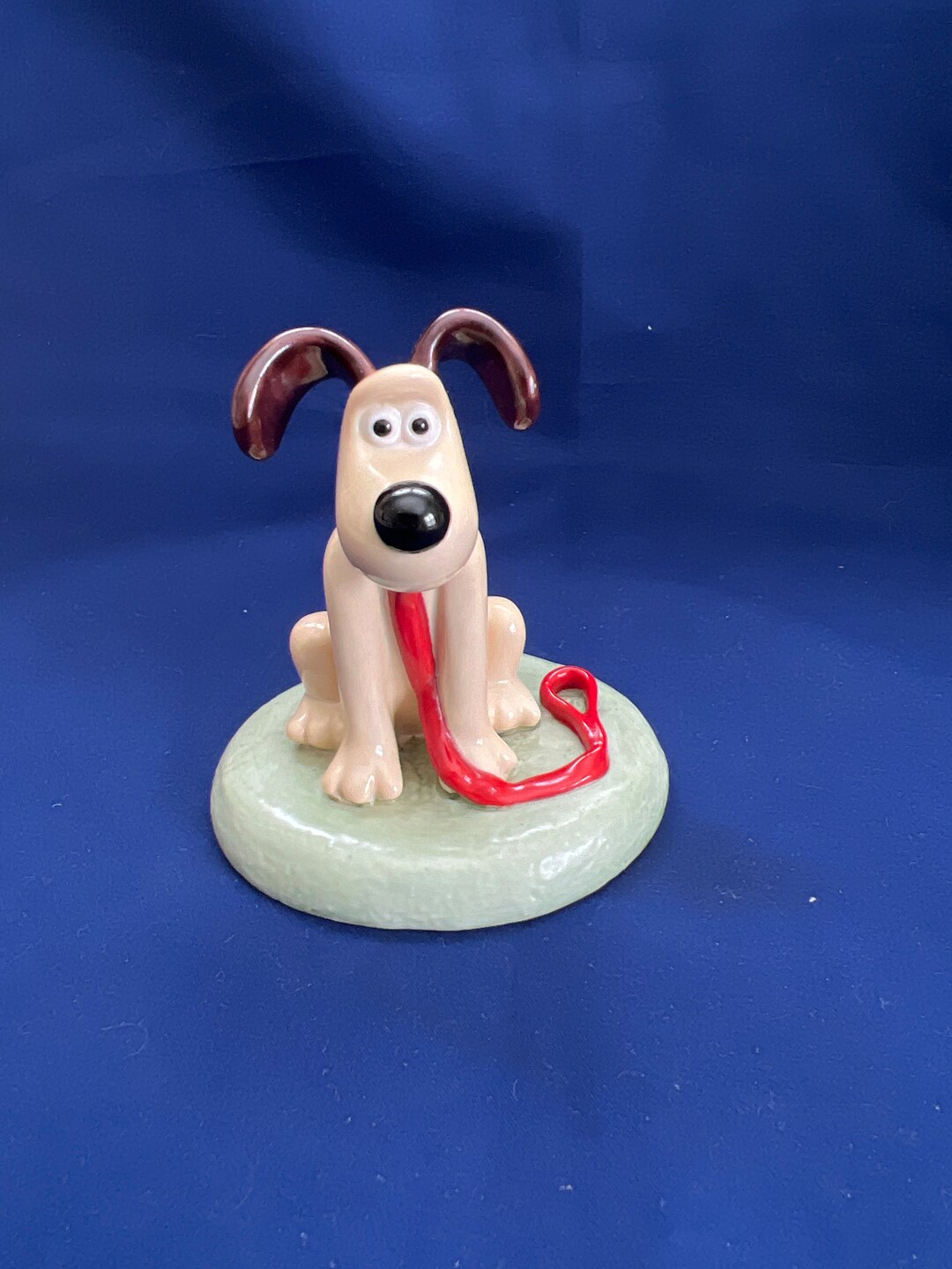 Wallace & Gromit, Coalport Characters, Gromit Happy Birthday Figurine