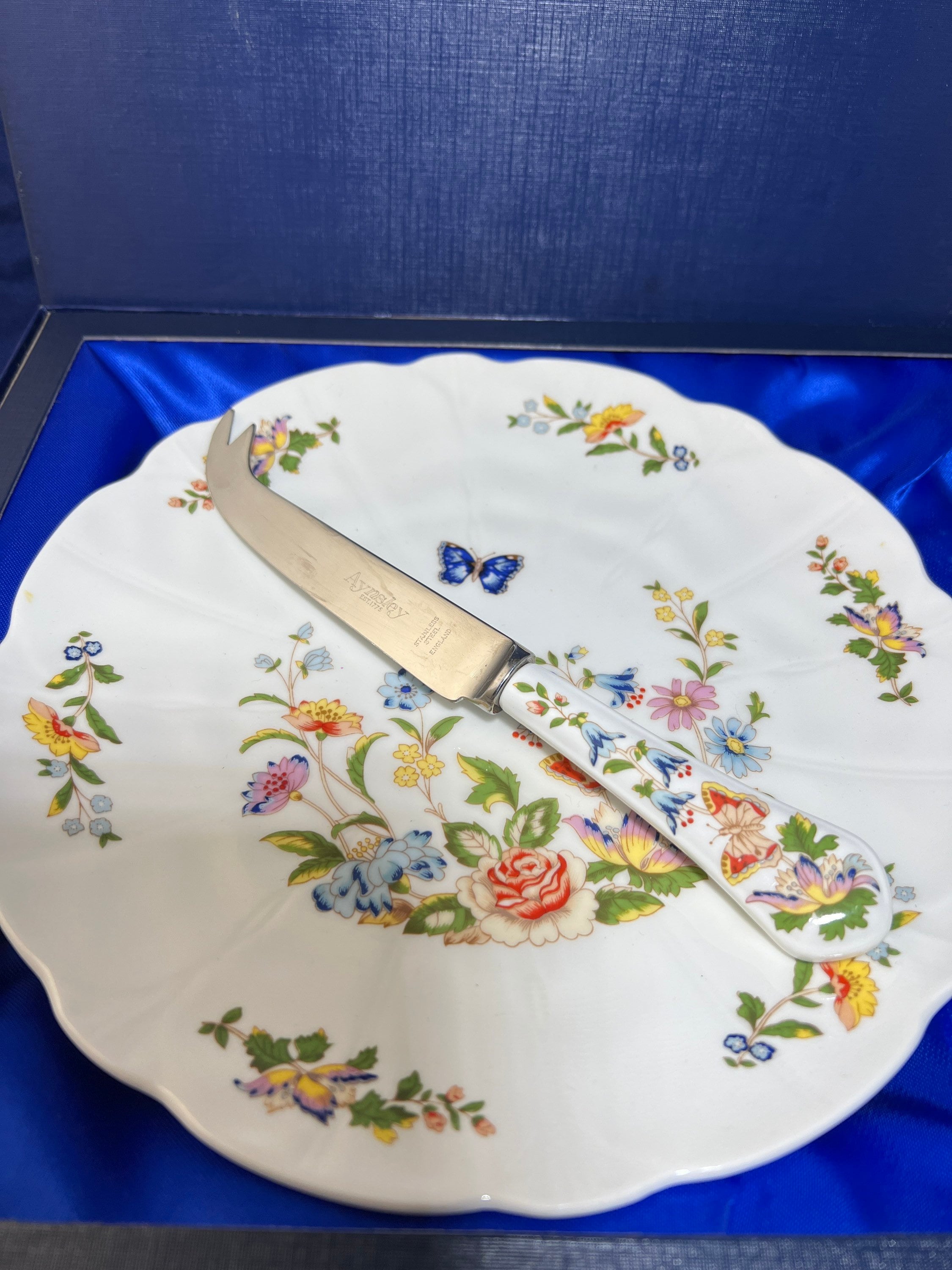 AYNSLEY ケーキ皿 Aynsley Orchard Fruit Tea Cup & Cake Plate Trio Signed D Jones