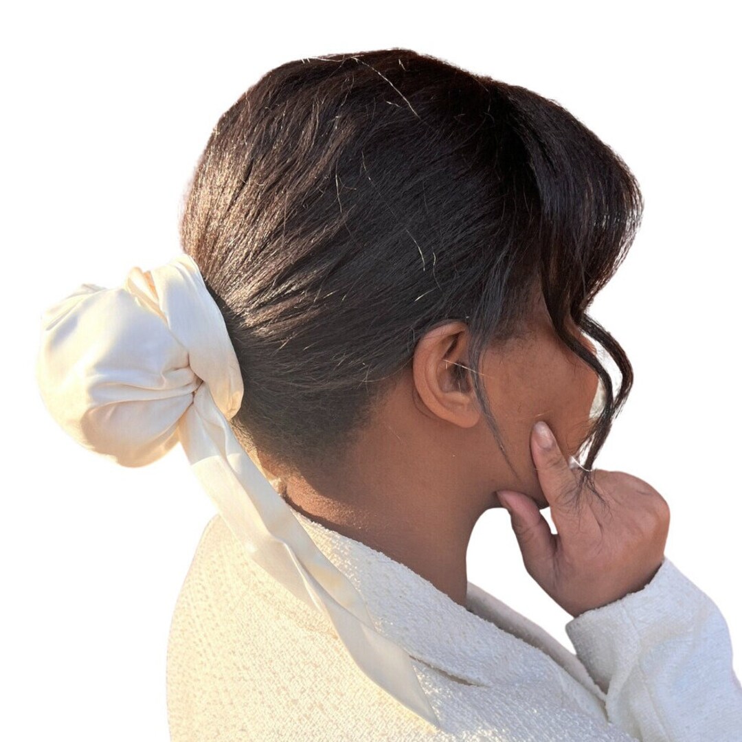 BEAUT BUNS Mulberry Silk Satin Hair Bun Cover in Ivory, 100 Silk Hair