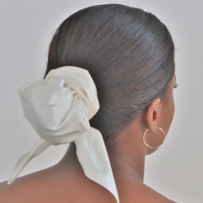 BEAUT BUNS Mulberry Silk Satin Hair Bun Cover in Ivory, 100 Silk Hair