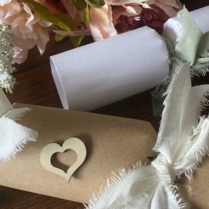 Umweltfreundliches Hochzeits- / Party-DIY-Cracker-Kit in Weiß oder Kraftbraun mit optionalen Samenpapierkarten