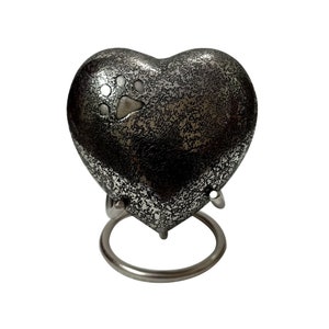 Elegantly Designed Heart Keepsake Brass Cremation Urns for Pet Ashes (Black)