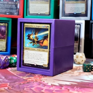 MTG Commander Display Deck Box 100+ Púrpura de doble manga para juegos de cartas coleccionables, TCG, EDH, Lcg, DnD Spell cards, Dice y Counters