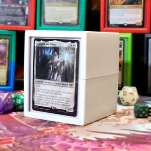 MTG Commander Display Deck Box 100+ Blanco de doble manga para juegos de cartas coleccionables, TCG, EDH, Lcg, DnD Spell cards, Dice y Counters