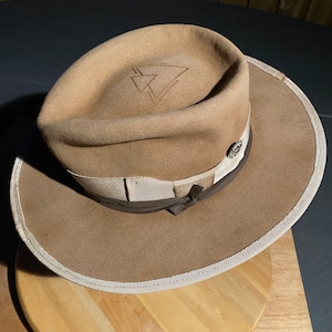 Ręcznie robiona czapka fedora w rozmiarze 58/59