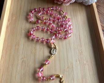 Christlicher Rosenkranz, Rosenkranz mit rosafarbenen und goldenen Perlen, Rosenkranz aus rosafarbenen Glasperlen, Rosenkranz in Rosa und Gold, christlicher Rosenkranz, Schutzrosenkranz, Geschenk