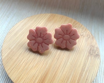 Puces les petites fleurs, fait main en argile polymère, modèle unique fabriqué en France, 8 styles différents à choisir, légère à porter.