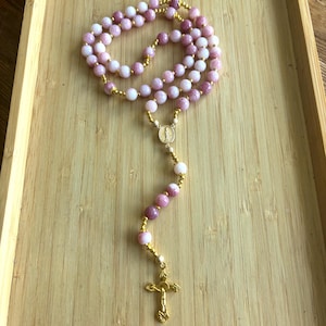 Rosario cristiano, rosario con perline rosa, rosario marmorizzato rosa, rosario rosa sfumato, rosario con perline rosa, protezione