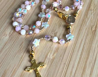 Christlicher Rosenkranz, christlicher Rosenkranz, rosa Perlenrosenkranz, rosa Kristallrosenkranz, goldener Kreuzrosenkranz, Schutzrosenkranz, religiöses Geschenk