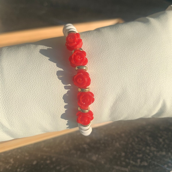 Pulsera ajustable de rosa roja y perla blanca, modelo único hecho a mano en nuestro taller, fabricado en Francia.
