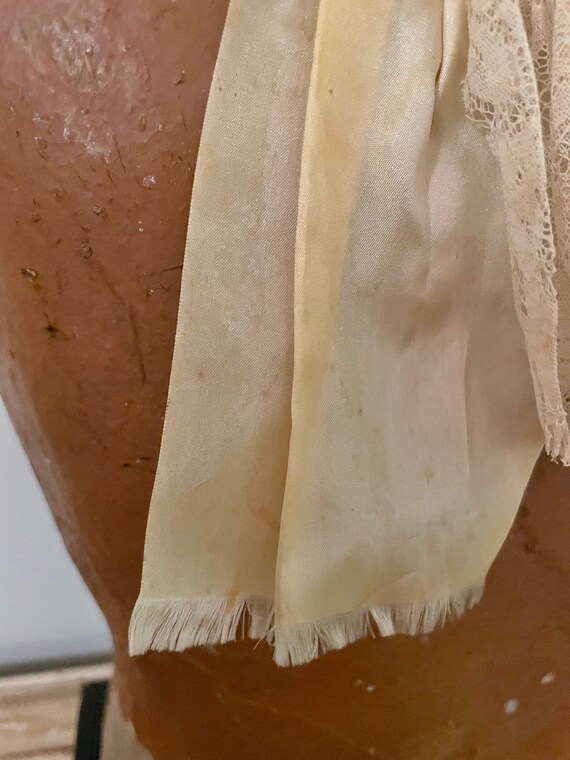 Antique Victorian Yellow and Lace Bodice Panel/Jaโฆ - image 5