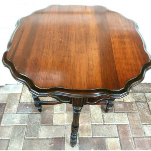 Antique 1920s Scalloped Edge Accent Parlor Table Mahogany Wood