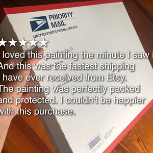 Pu&ograve; includere: Una scatola Priority Mail bianca e rossa dello United States Postal Service. La scatola ha un testo che recita: "Ho amato questo dipinto dal momento in cui l'ho visto. E questa &egrave; stata la spedizione pi&ugrave; veloce che abbia mai ricevuto da Etsy."