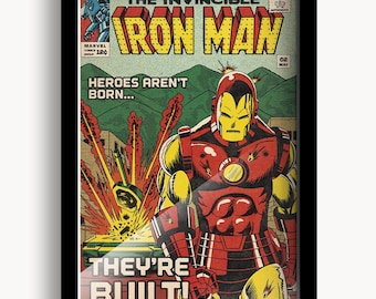 Könnte beinhalten: Gerahmtes Comic-Cover mit Iron Man. Das Kunstwerk zeigt Iron Man in seiner klassischen rot-goldenen Rüstung, mit dem Titel "The Invincible Iron Man" in fetten gelben Buchstaben. Der Text lautet "Heroes Aren't Born... They're Built!"